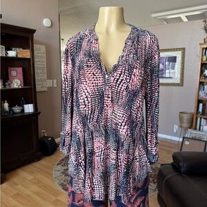 Verarose pink, black & white 3/4 sleeves Vneck blouse-size L